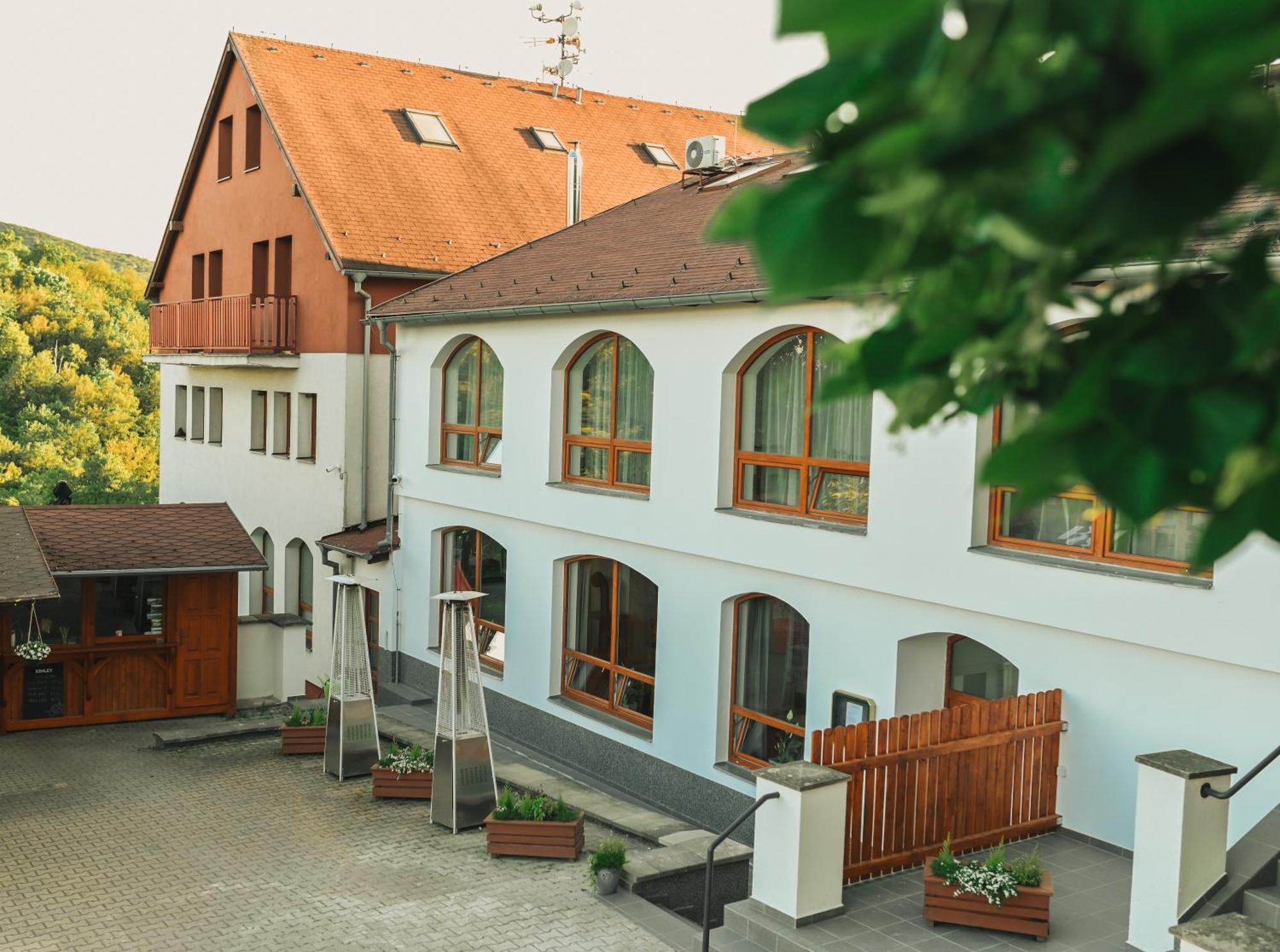 Restaurace A Penzion U Svate Barbory Usti nad Labem Ngoại thất bức ảnh